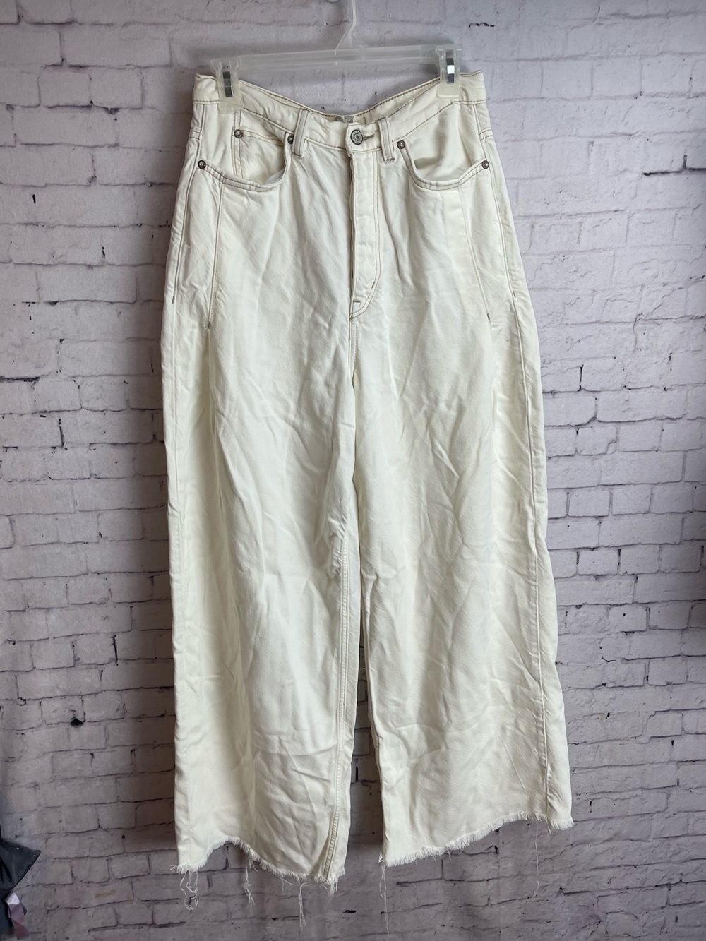 We the free size 27 cream colored wide leg jeans